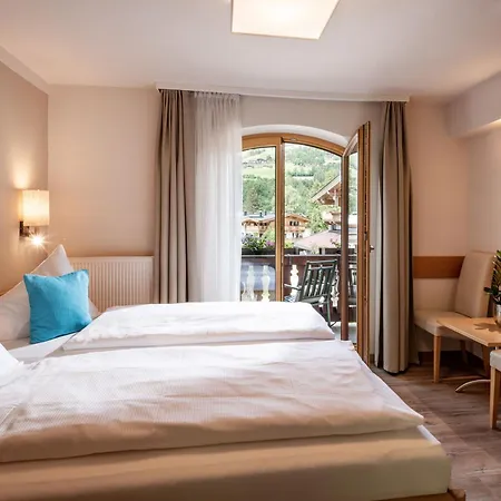 Alpen Glueck Hotel Unterm Rain Garni Kirchberg in Tirol Exterior photo